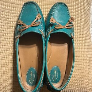 GUC Clarks Artisan Moccasin. Teal blue size 8 1/2